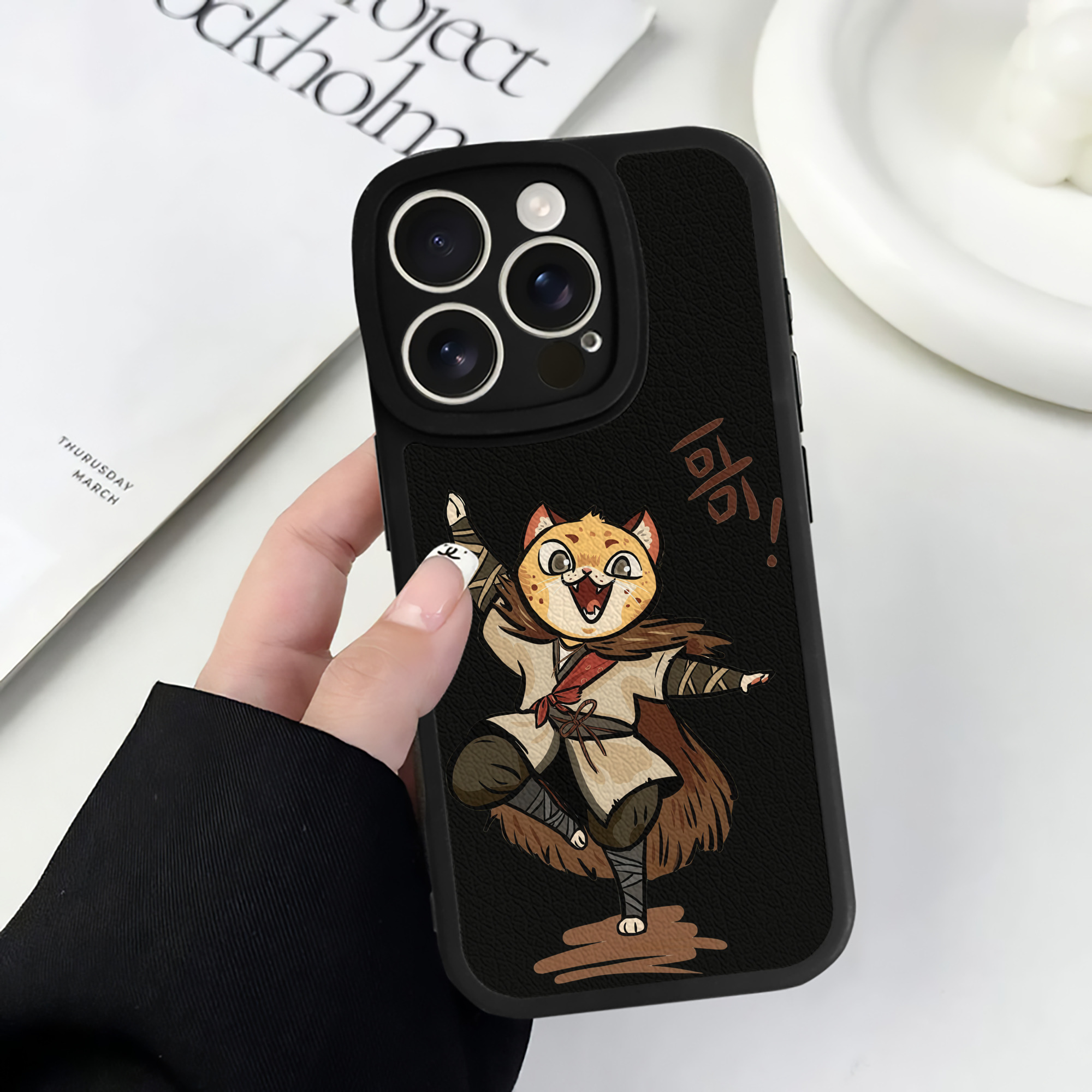 （画像用） Ne Zha 2 ナタ 魔童の大暴れ 【iPhone 16シリーズ対応】シリコンスマホケース（レザー調） 材質：シリコン